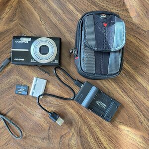 Olympus FE-370 8.0MP Digital Camera w/ 2GB XD Card Charger Battery Case TESTED